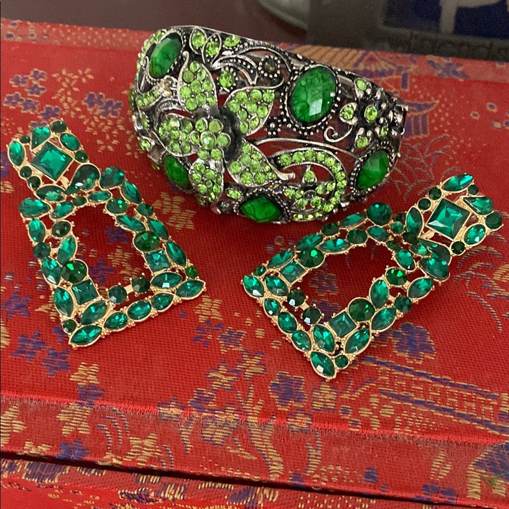 Green Geometric Earrings with Vibrant Gemstones and bracelet set